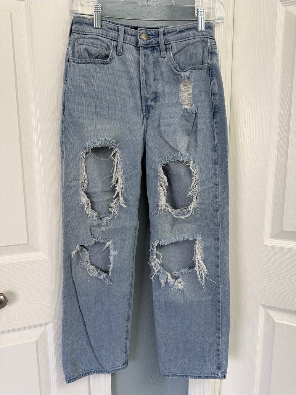 Hollister Ultra high-rise vintage straight  Distressed Jeans size 0 short